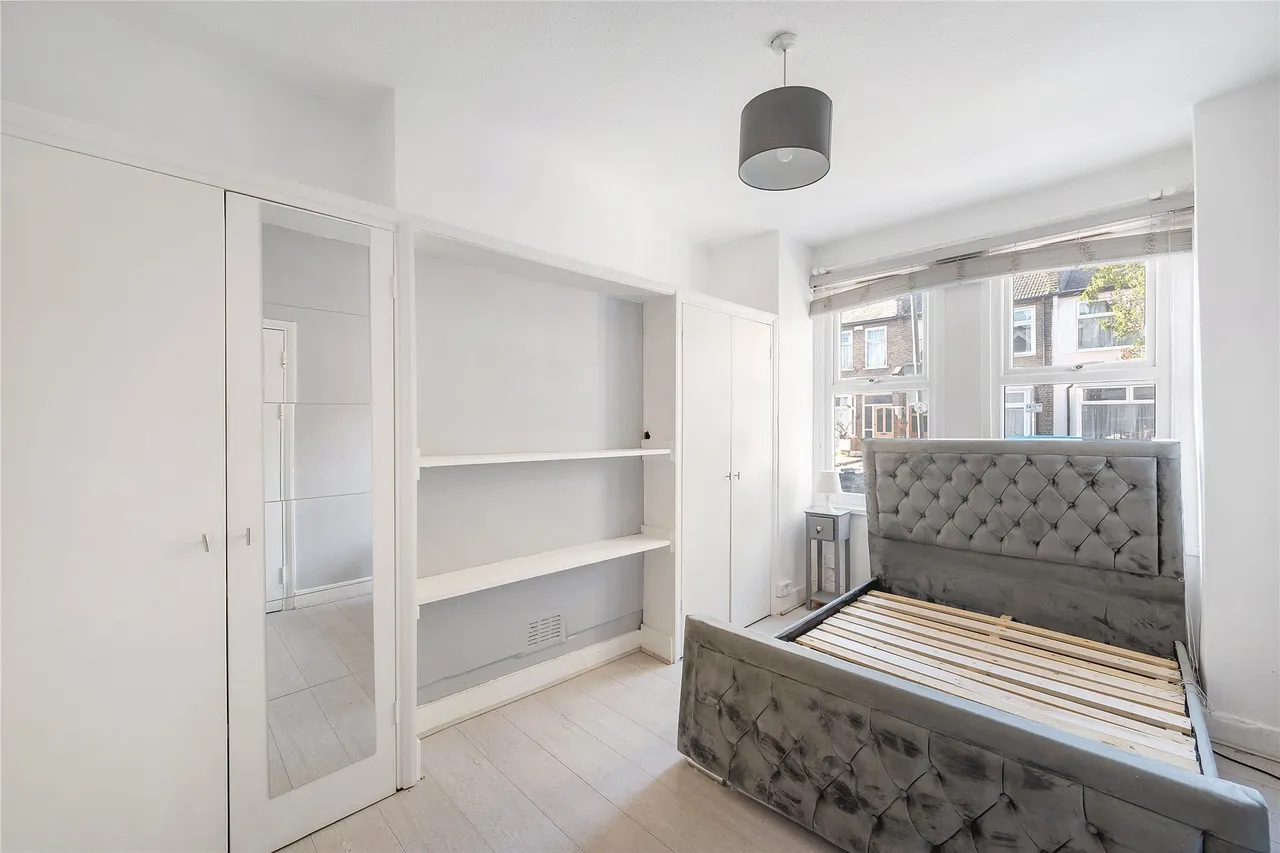Clifton Park Avenue, London, SW20, photo 6