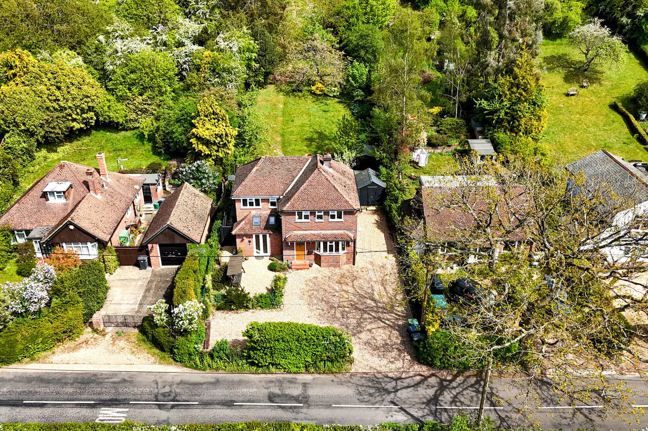 4 bed house for sale — Speen Road, North Dean, HP14