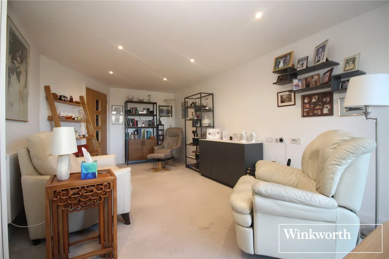 Studio Way, Borehamwood, Hertfordshire, WD6, photo 4