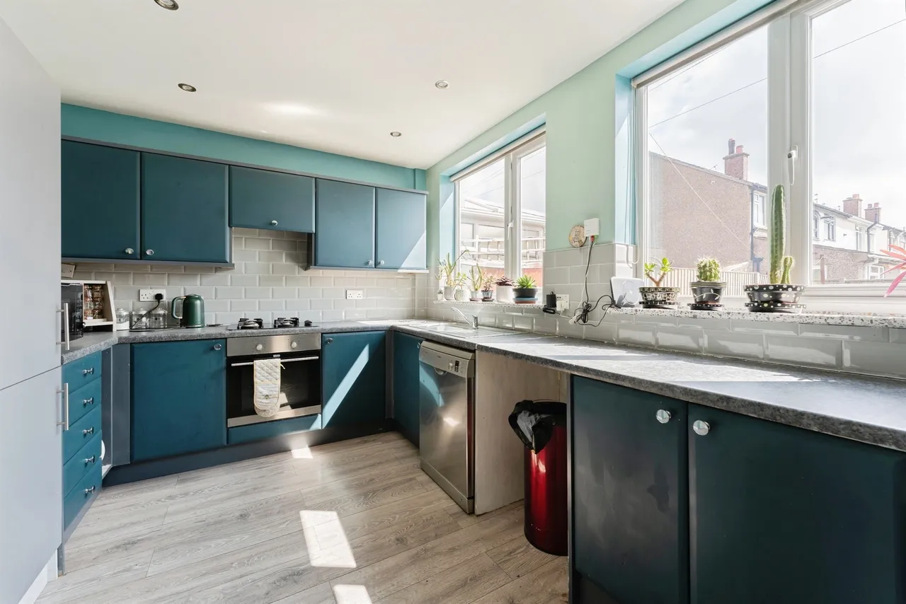 Chester Road, Whitby, Ellesmere Port, photo 9
