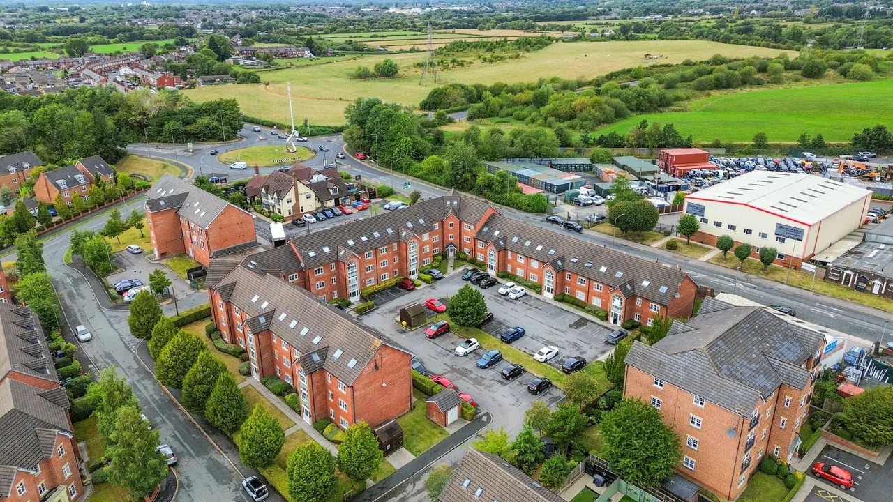 Gadfield Court, Atherton, Manchester, M46 0SL, photo 12