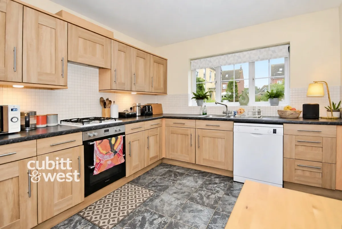 Caspian Close, Fishbourne, PO18, photo 3