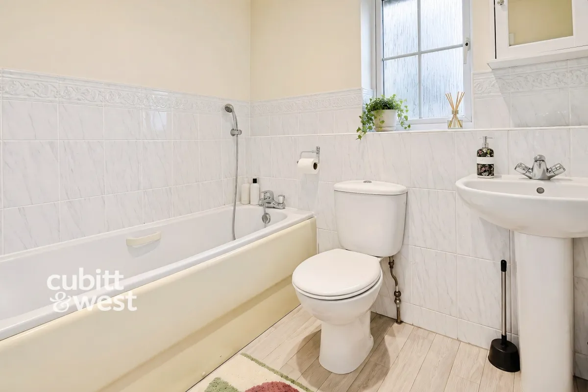 Caspian Close, Fishbourne, PO18, photo 12