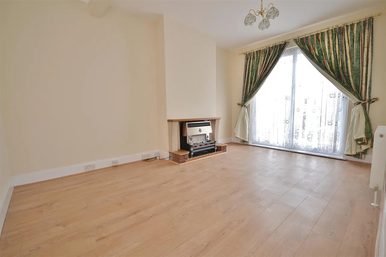 New North Road, 260 New North Road Hainault, Ilford, Essex, IG63BS, photo 9