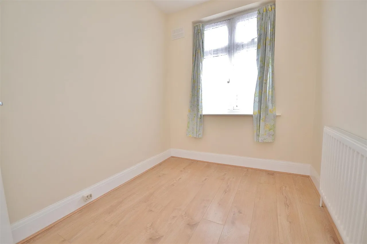 New North Road, 260 New North Road Hainault, Ilford, Essex, IG63BS, photo 8