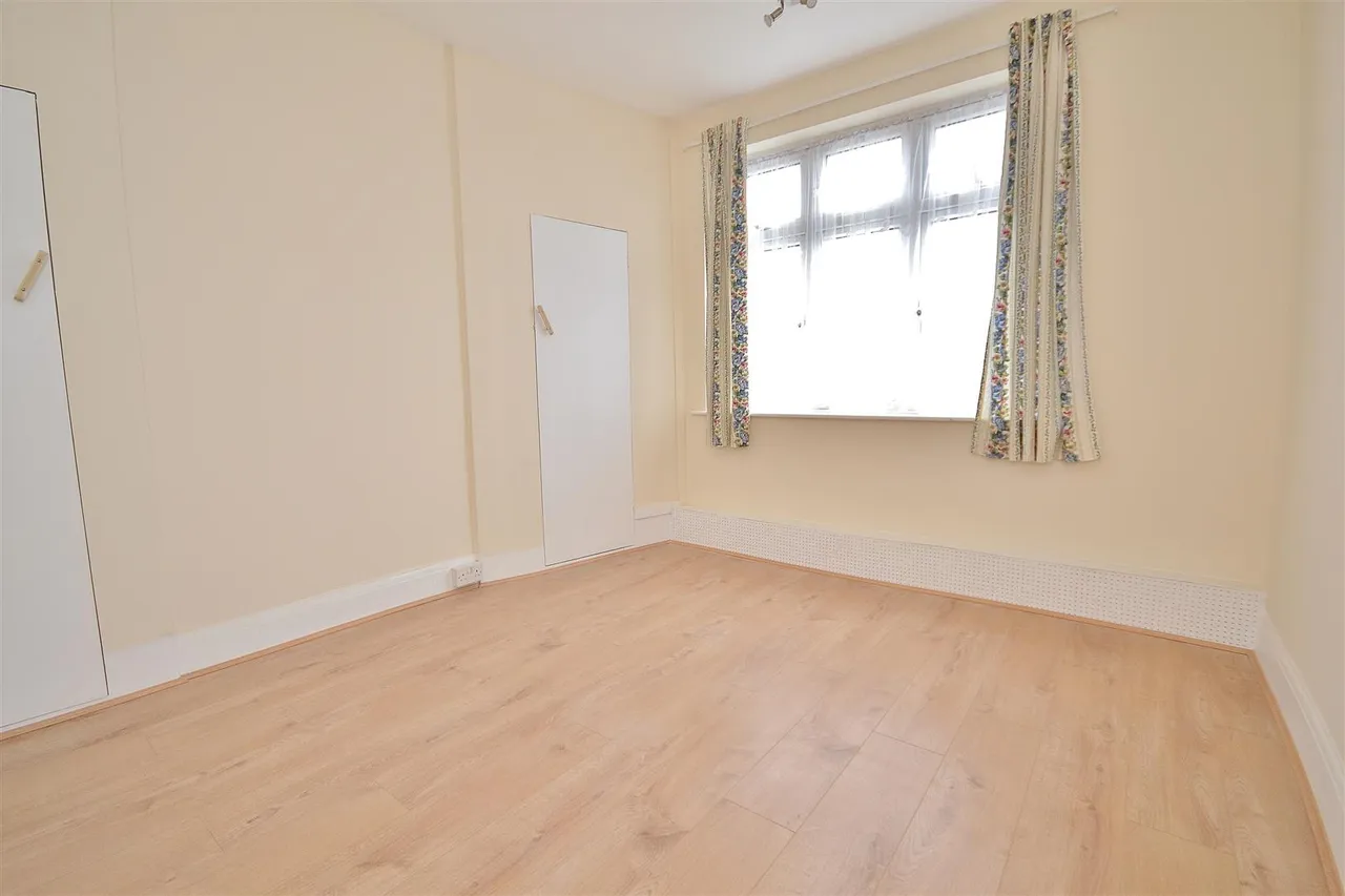 New North Road, 260 New North Road Hainault, Ilford, Essex, IG63BS, photo 6