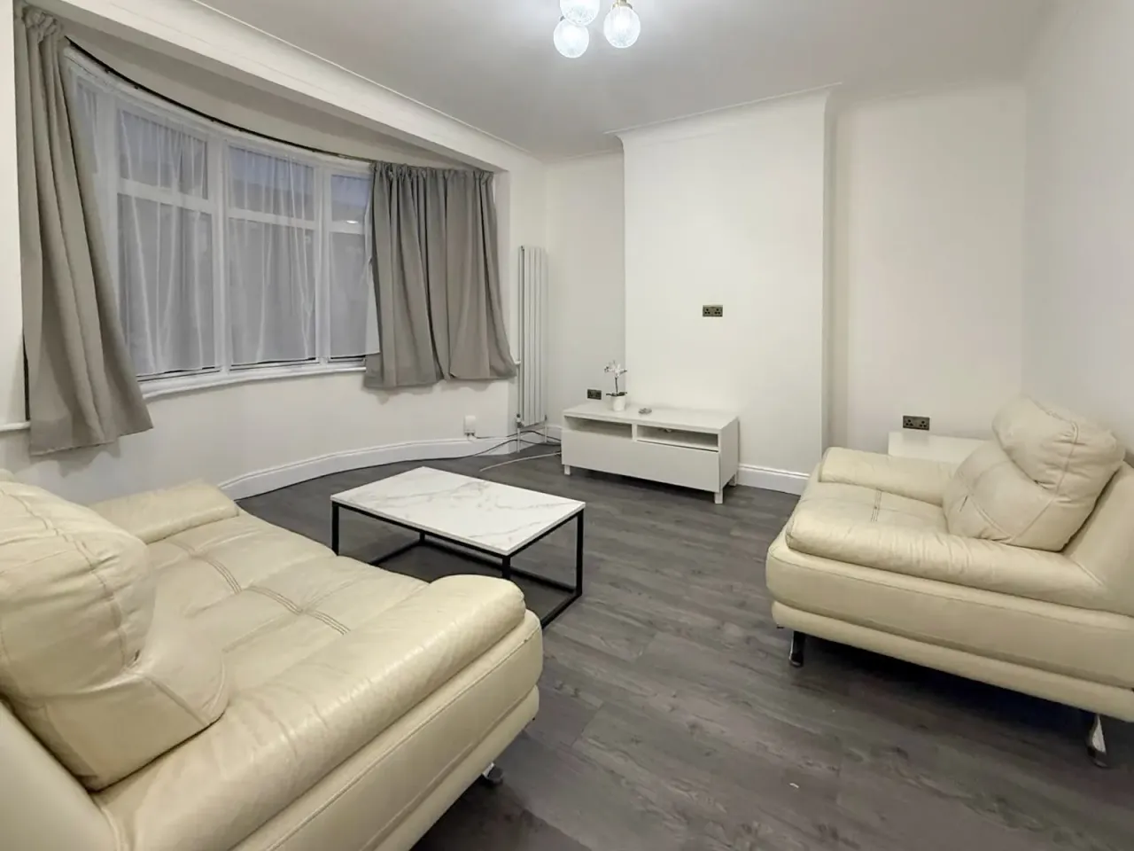 3 bed flat to rent, Galsworthy Avenue, Romford, RM6