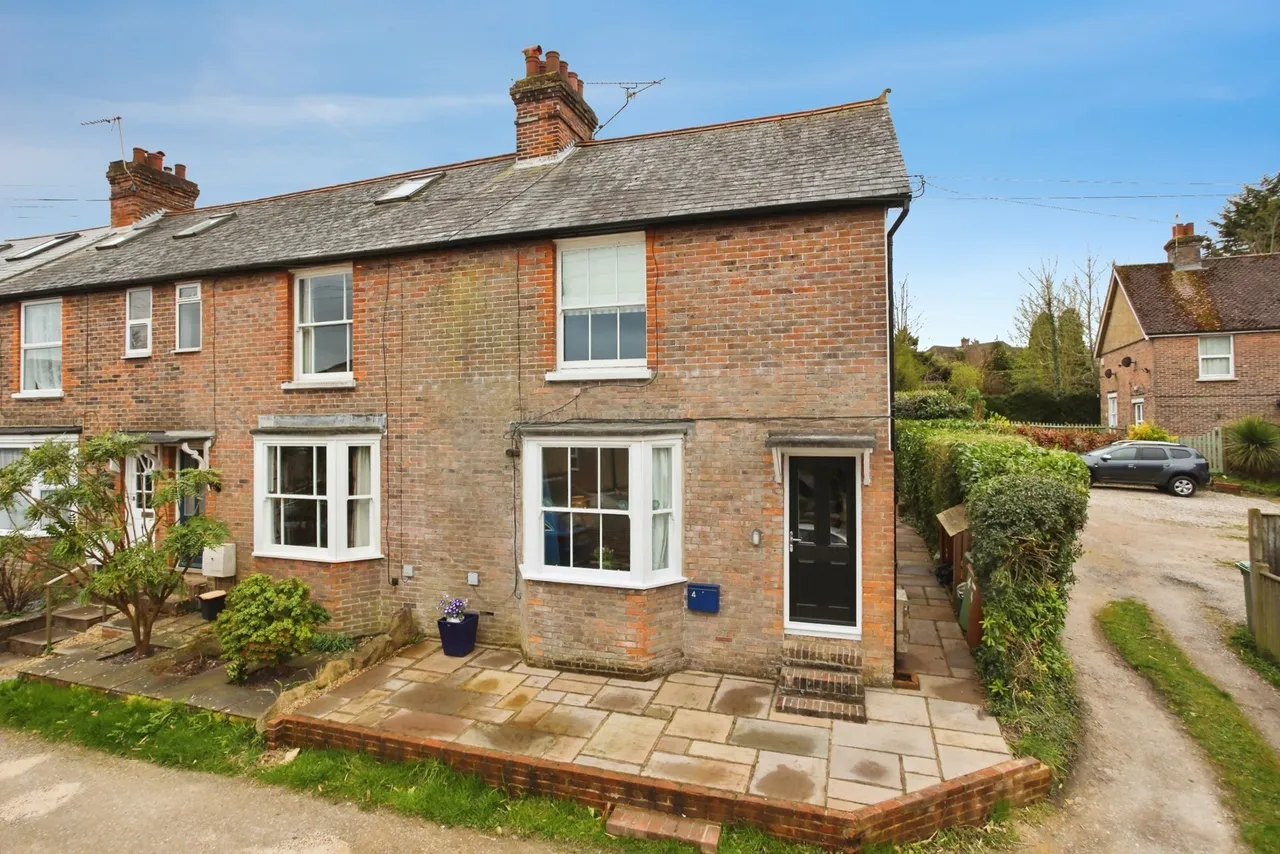 2 bed house for sale, Armitage Place, Hawkhurst, TN18