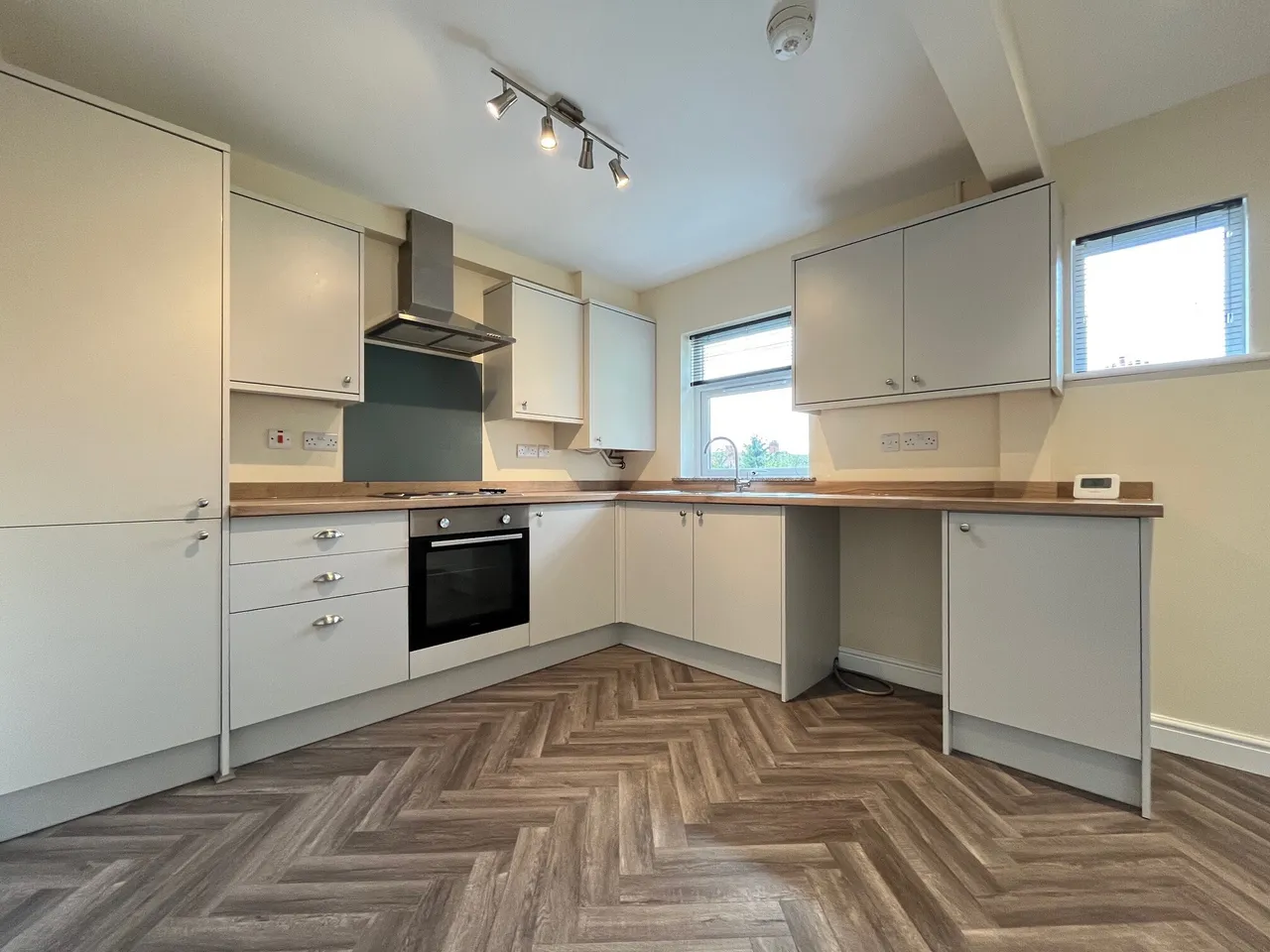 Glebeville, Leek, ST13, photo 3