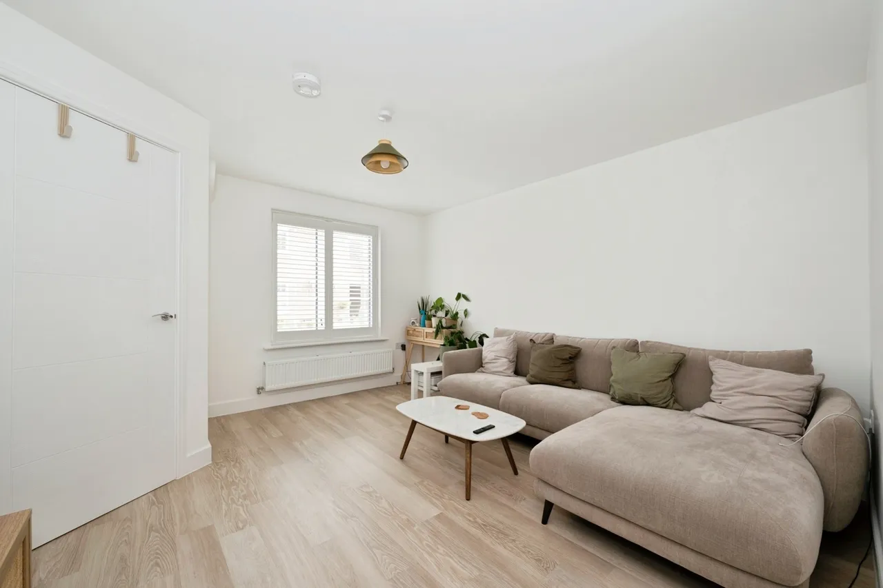 Yew Close, East Horsley, KT24, photo 14