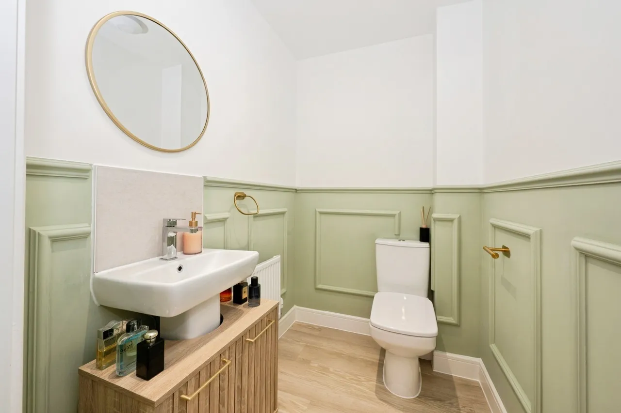 Yew Close, East Horsley, KT24, photo 8