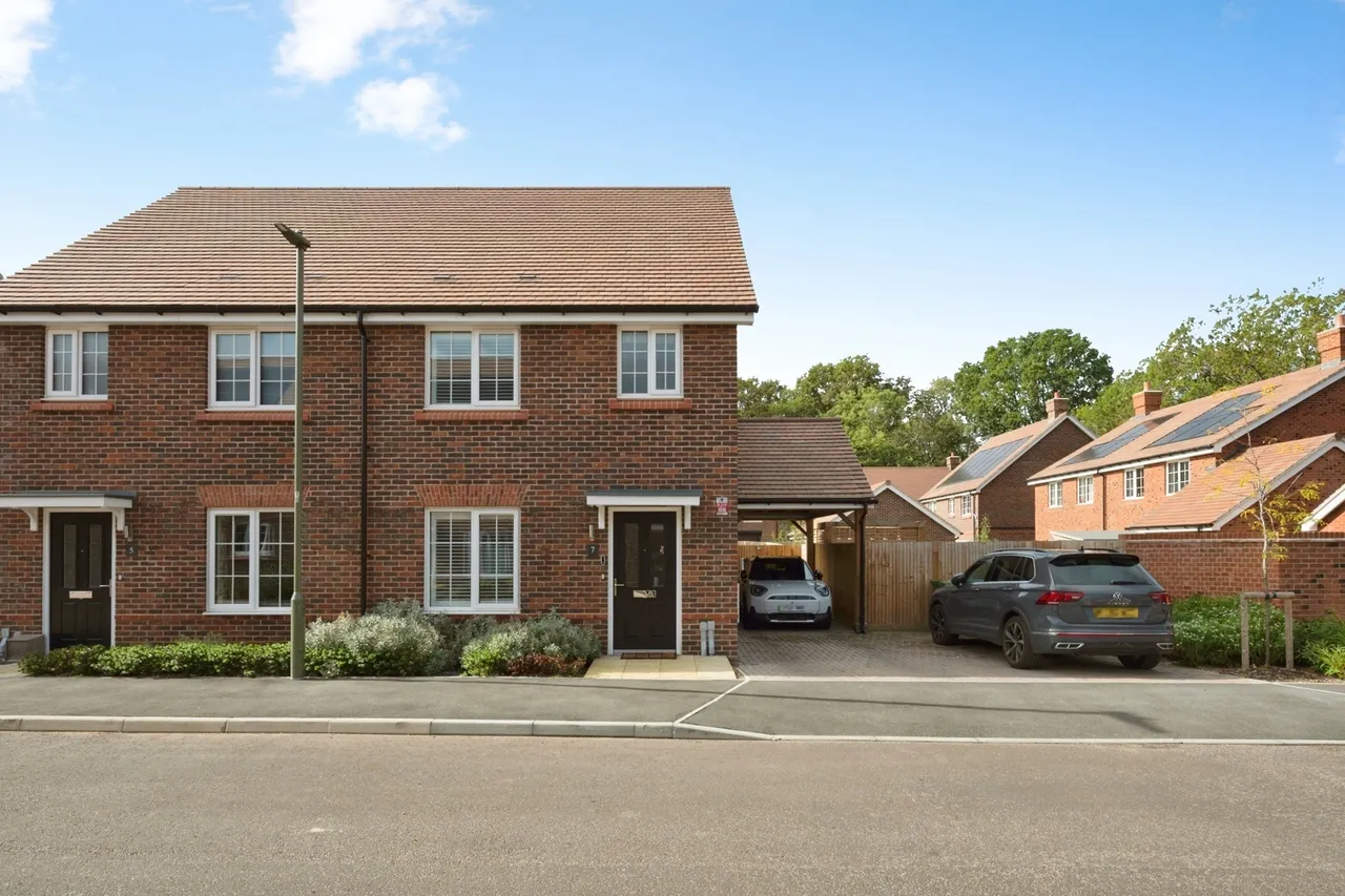 2 bed house for sale, Yew Close, East Horsley, KT24
