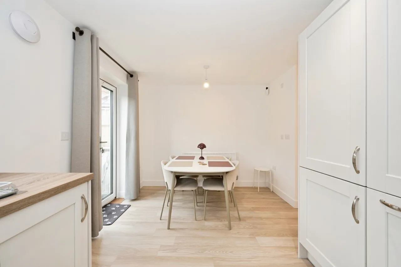 Yew Close, East Horsley, KT24, photo 16