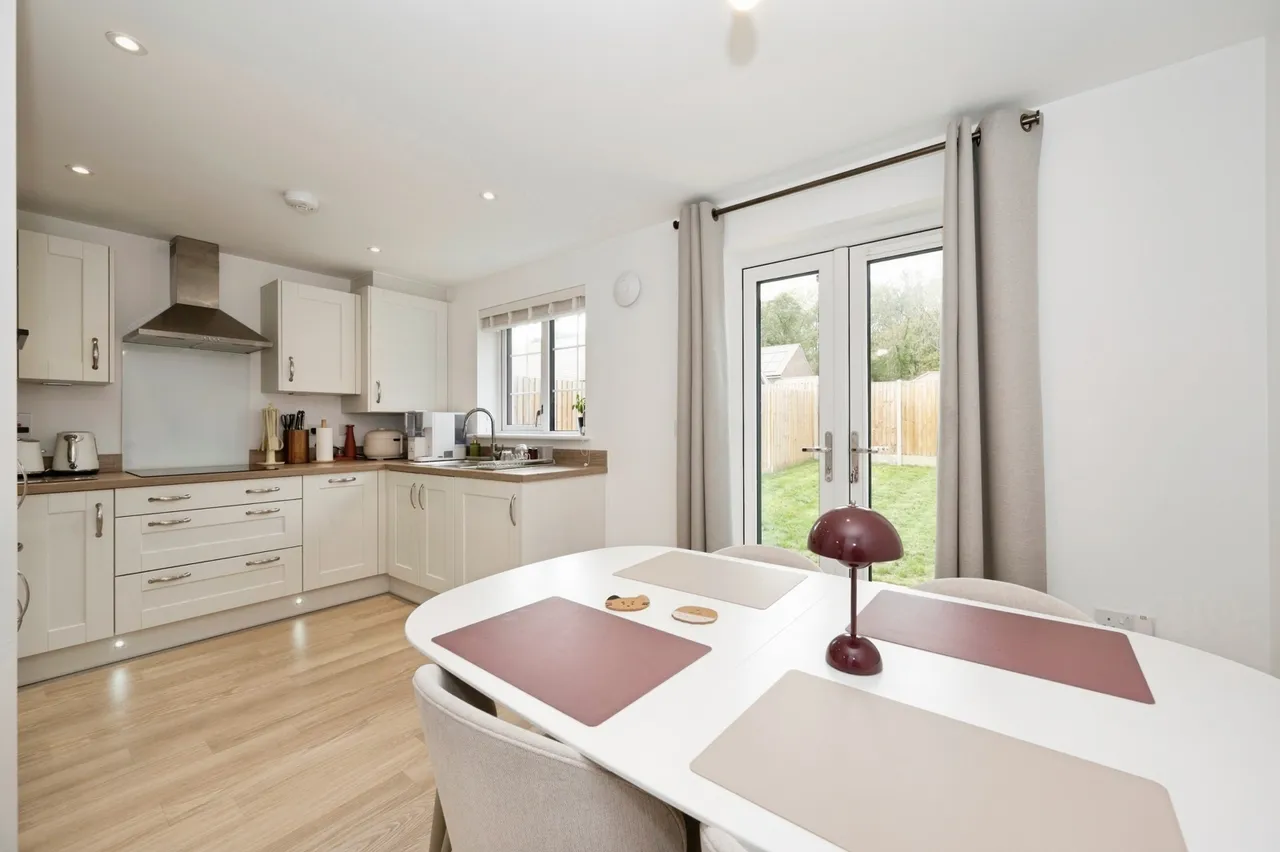 Yew Close, East Horsley, KT24, photo 6