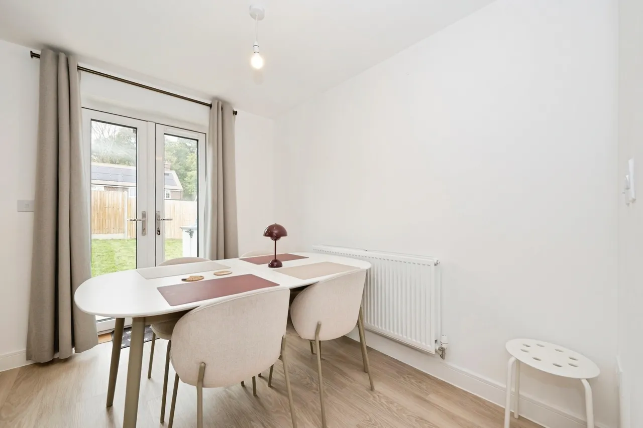 Yew Close, East Horsley, KT24, photo 4