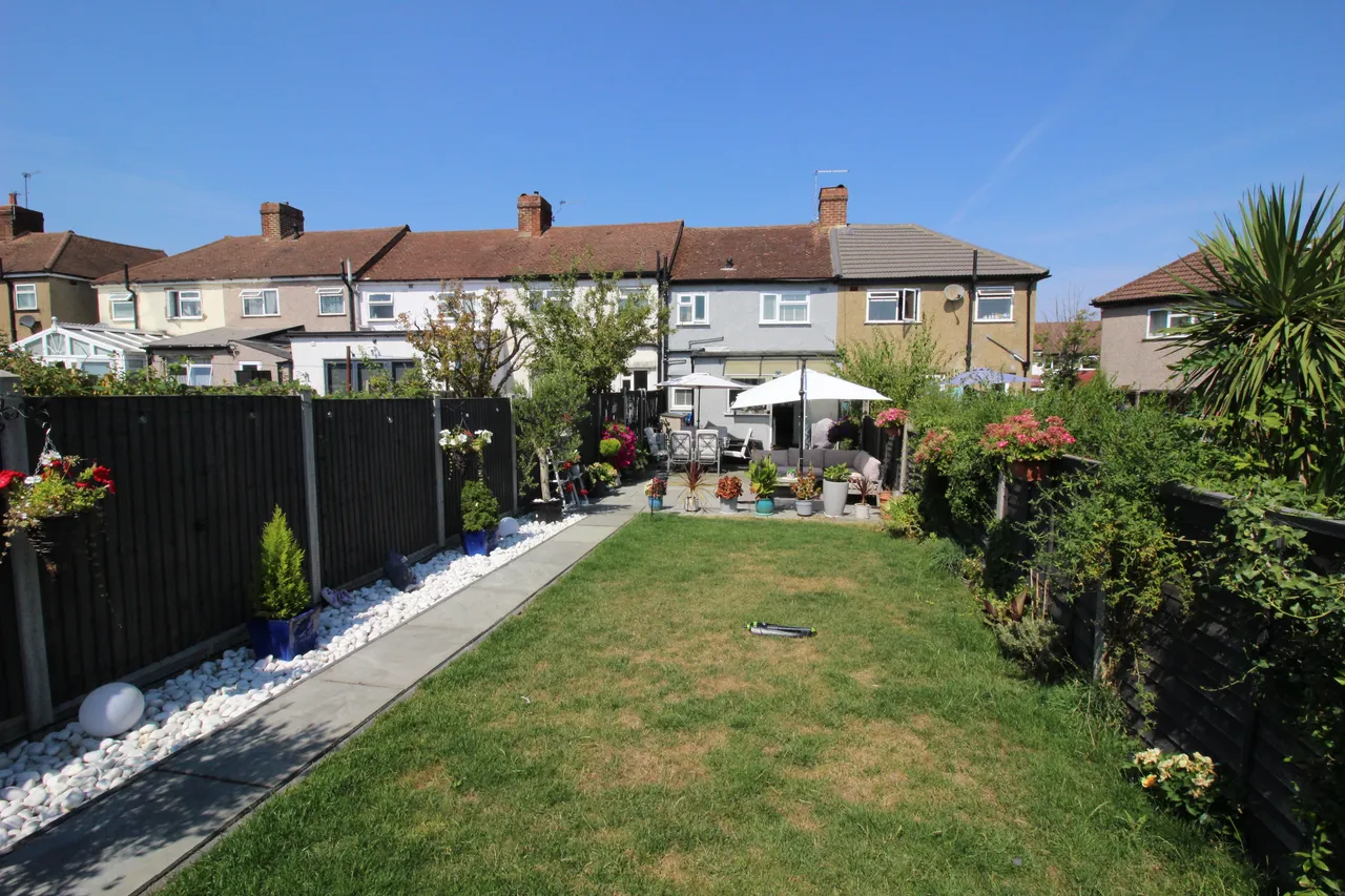 Buckland Way, WORCESTER PARK, Surrey, Worcester Park, KT48NT, photo 13