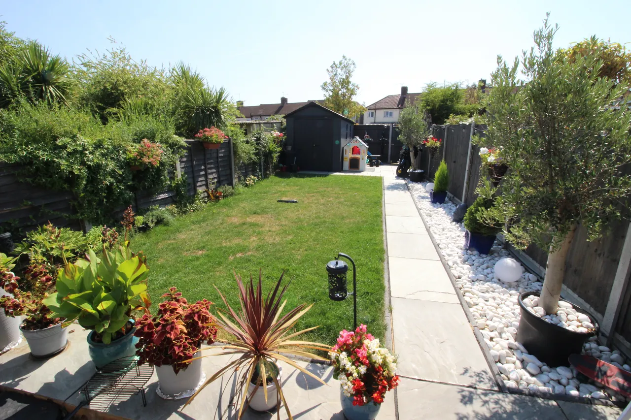 Buckland Way, WORCESTER PARK, Surrey, Worcester Park, KT48NT, photo 12