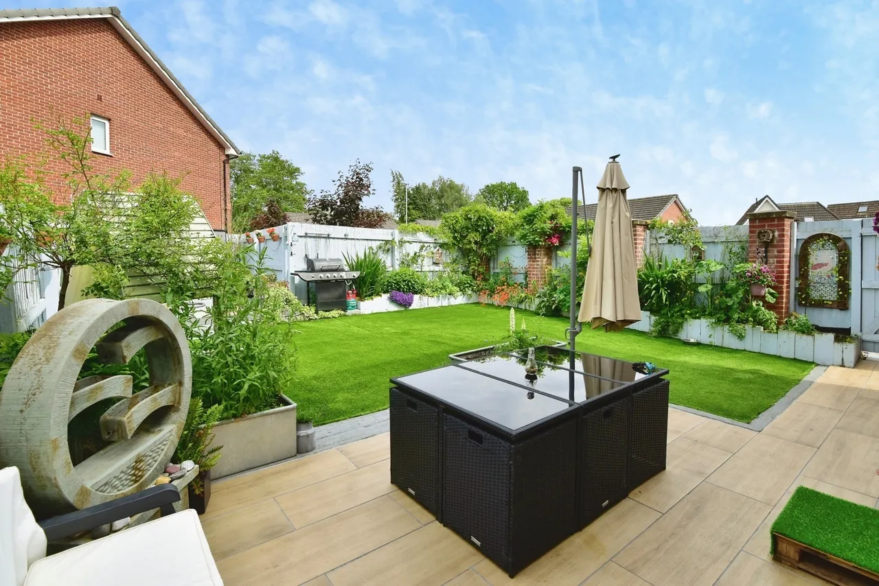 Daniel Wells Close, Alsager, Stoke-on-Trent, Cheshire, ST7, photo 26