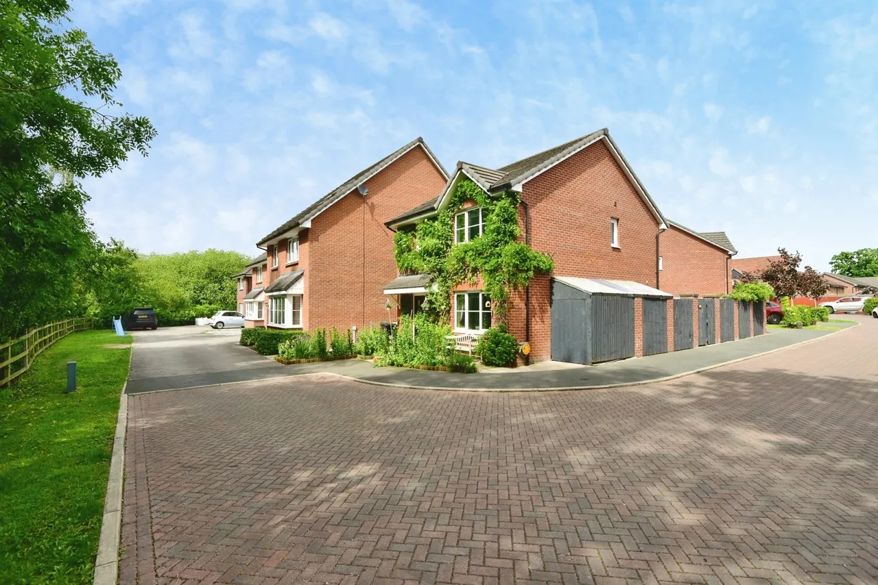 Daniel Wells Close, Alsager, Stoke-on-Trent, Cheshire, ST7, photo 14