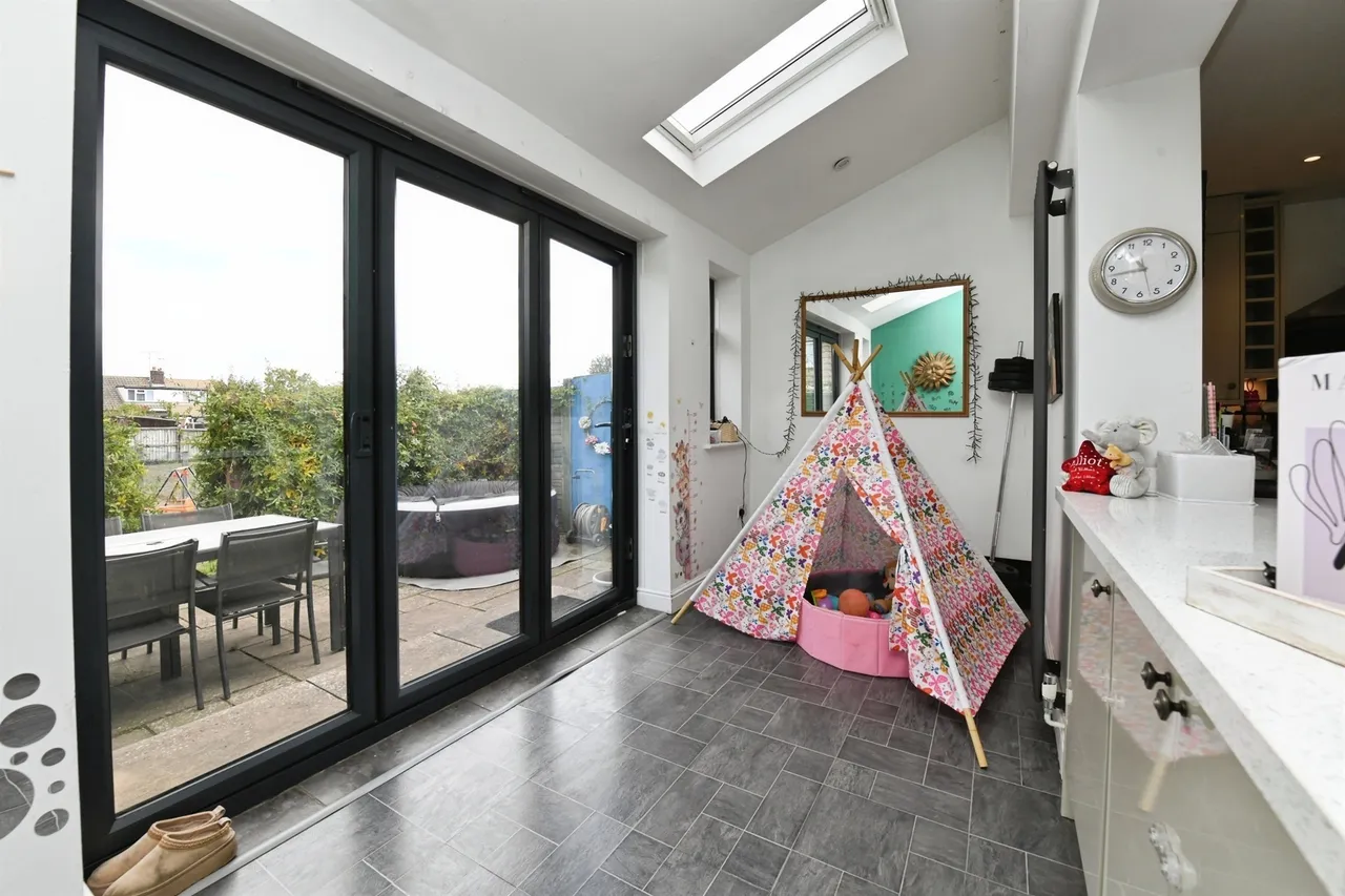 Church Avenue, Broomfield, CM1, photo 10