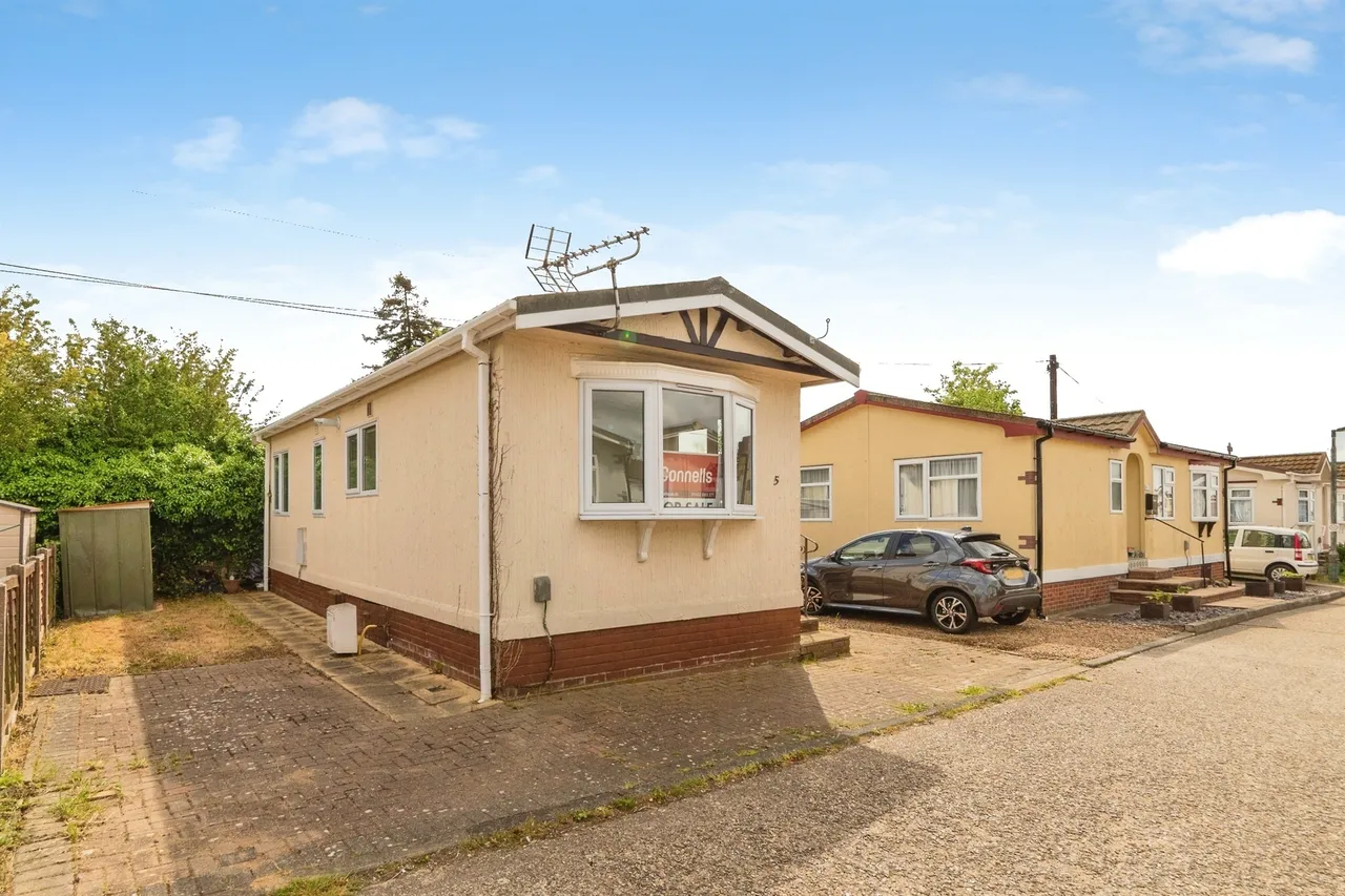 2 bed park home for sale, Hillcrest Park, Letchworth Garden City, SG6