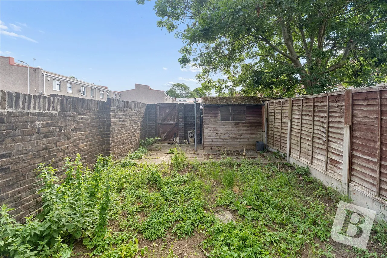 Lucerne Way, Harold Hill, RM3, photo 6
