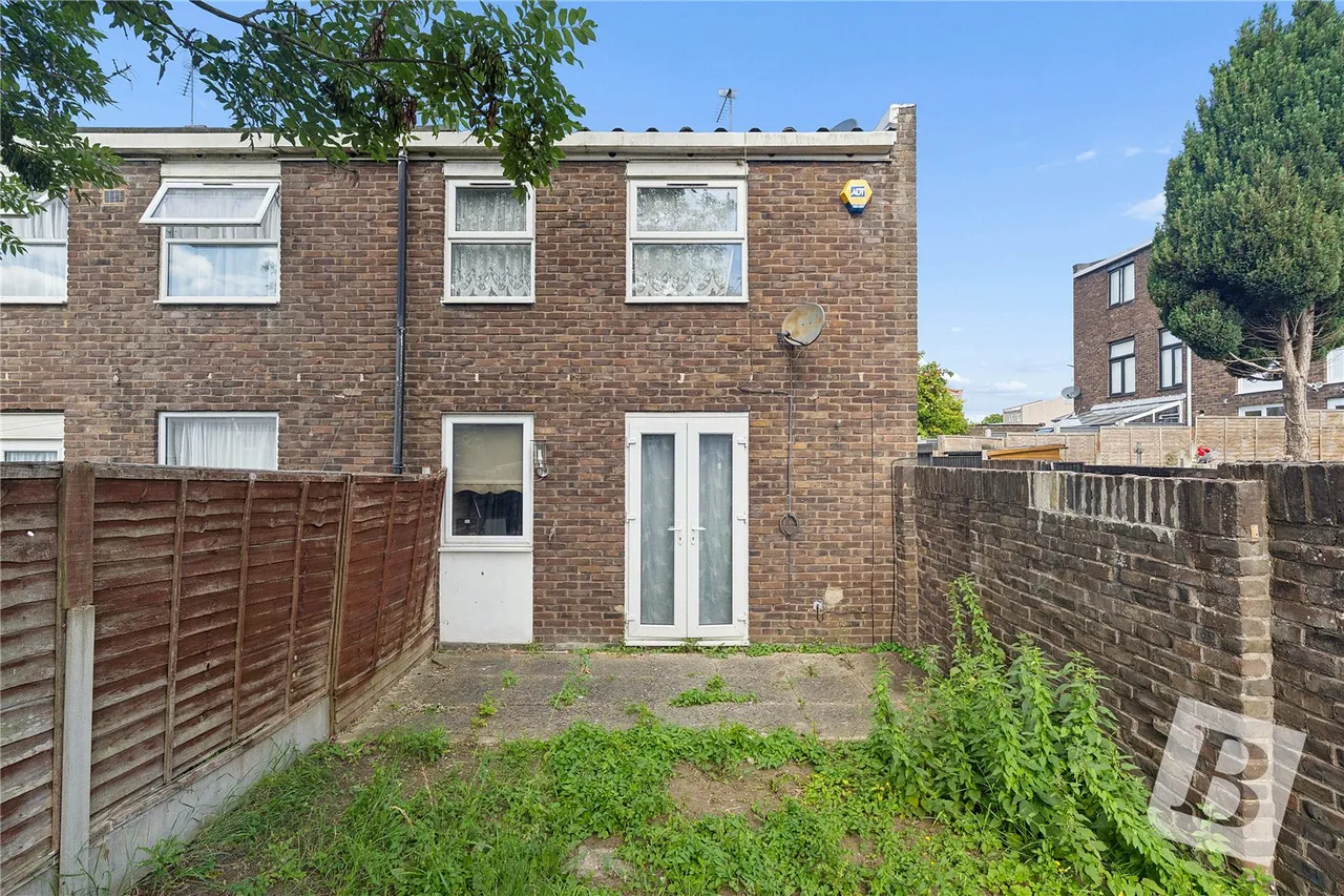 Lucerne Way, Harold Hill, RM3, photo 9