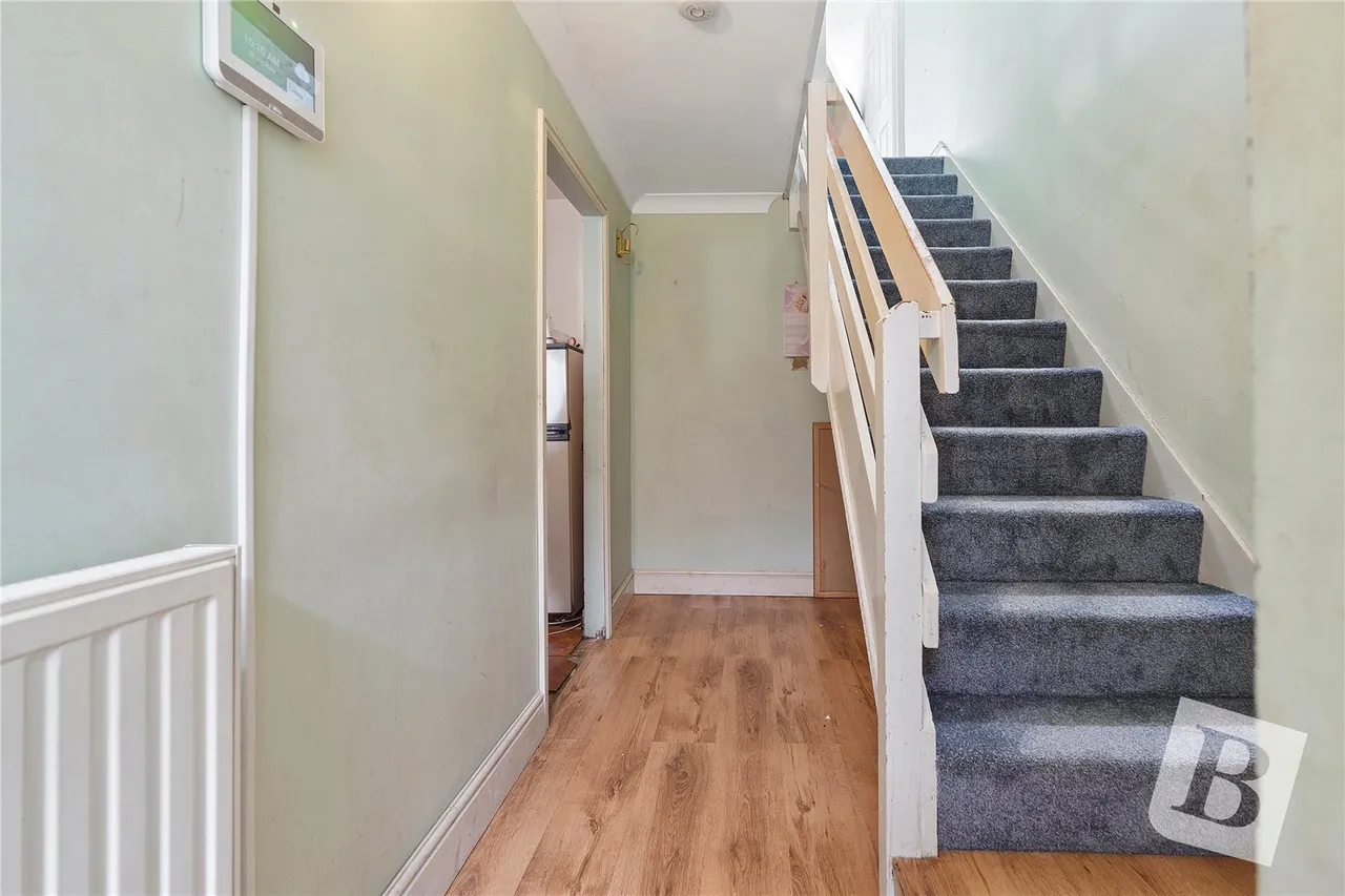 Lucerne Way, Harold Hill, RM3, photo 7
