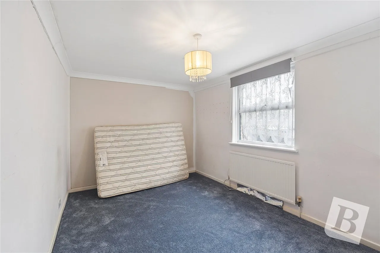 Lucerne Way, Harold Hill, RM3, photo 8
