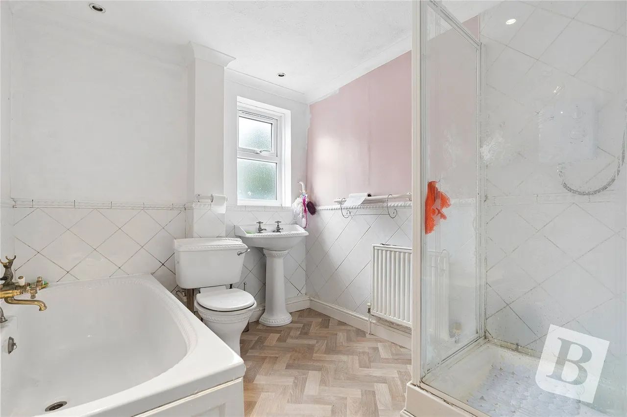 Lucerne Way, Harold Hill, RM3, photo 5