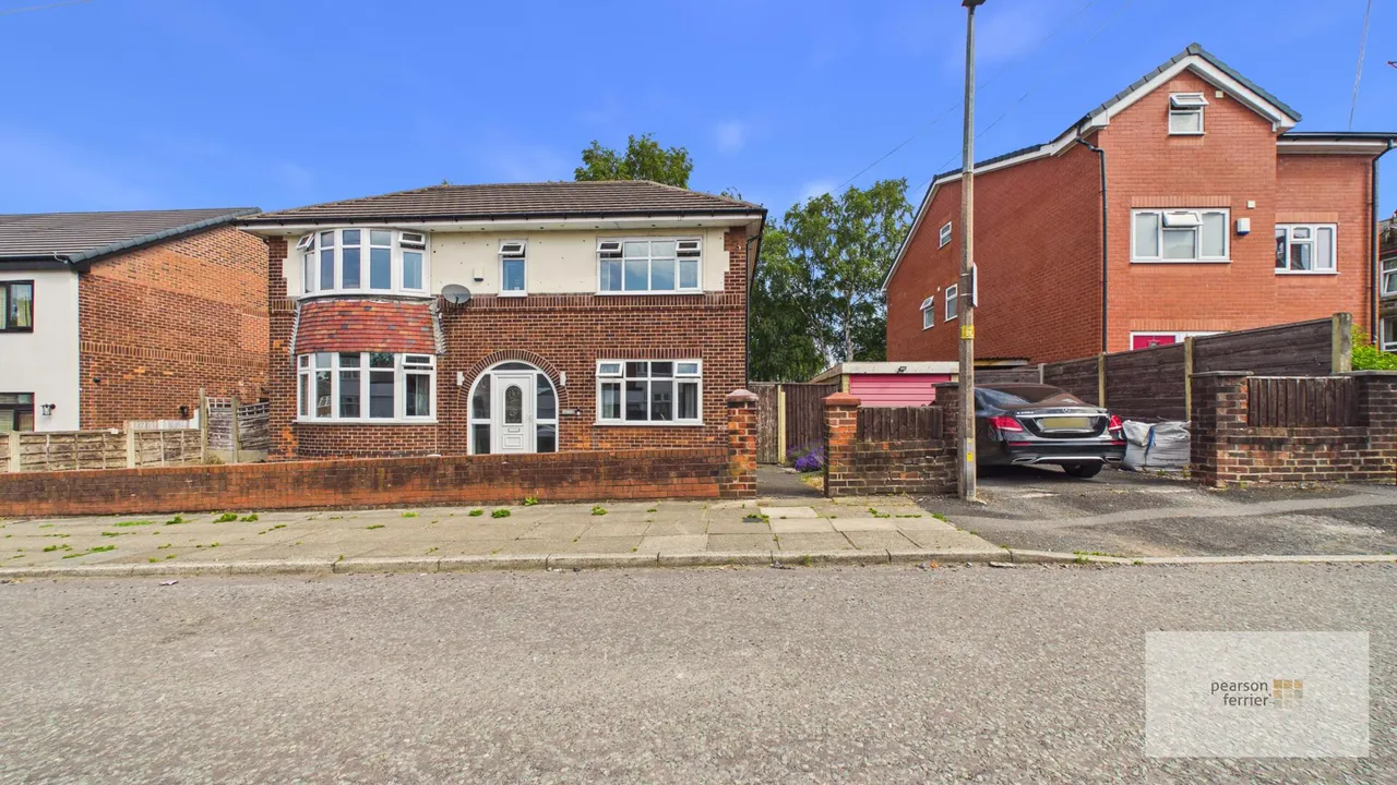4 bed house for sale — Arley Avenue, Bury, BL9 5HD