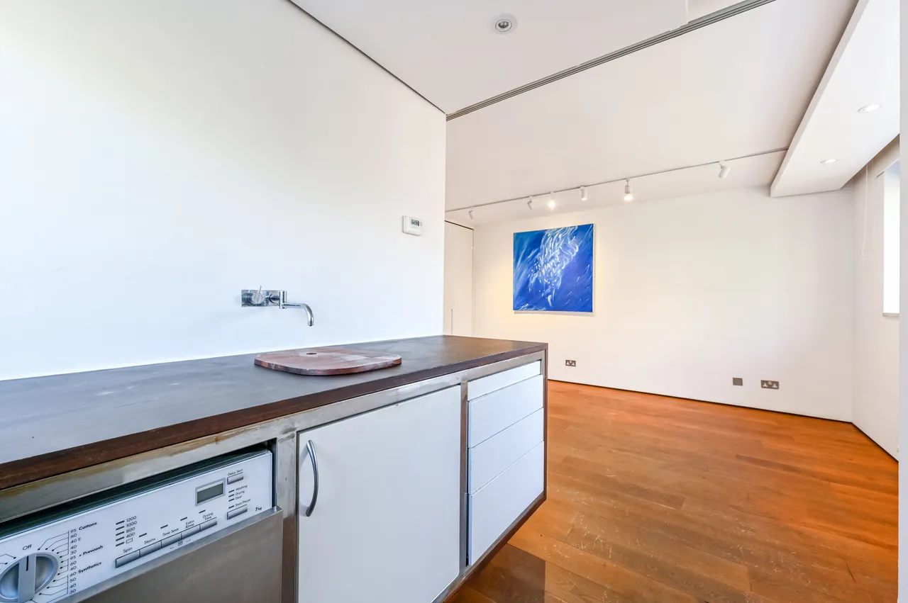 11b Newcourt Street, London, photo 4