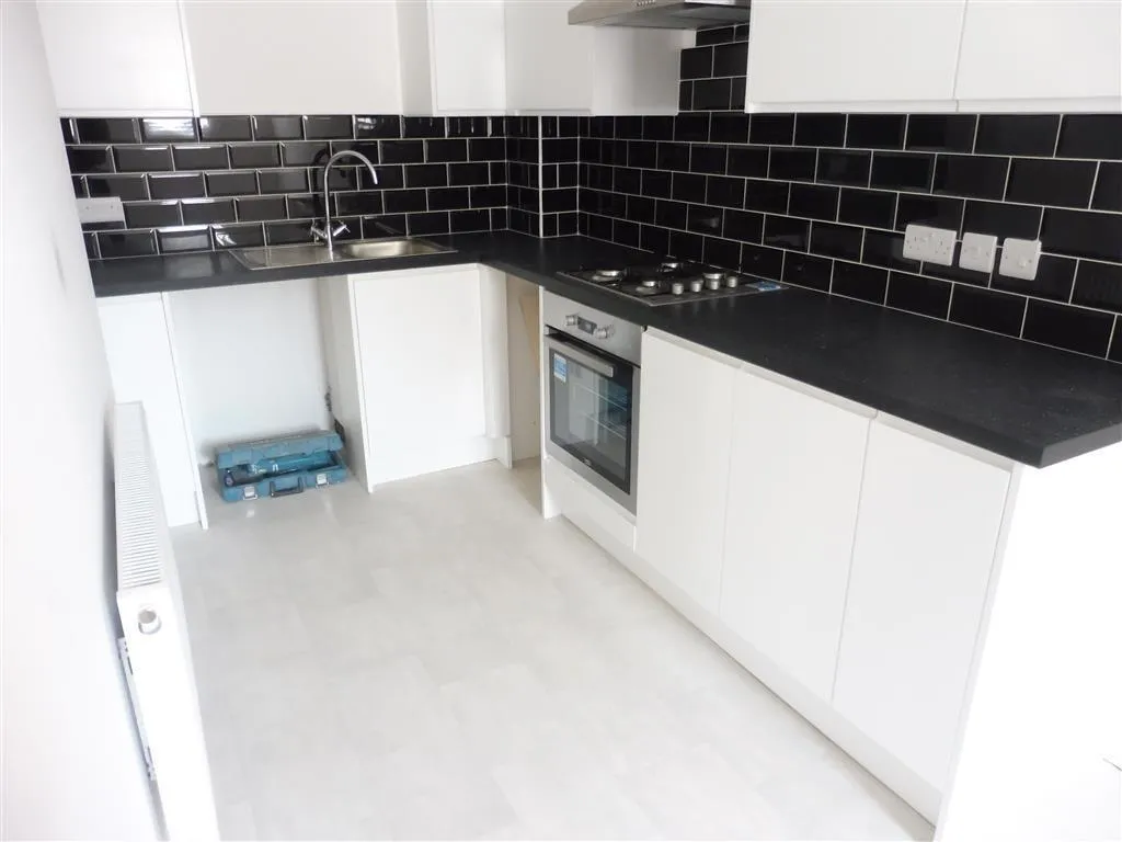 3 bed flat to rent, Shirley Avenue, Southsea, PO4
