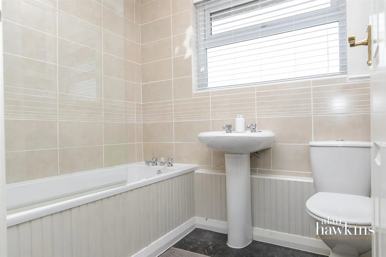 Goughs Way, Royal Wootton Bassett, photo 13