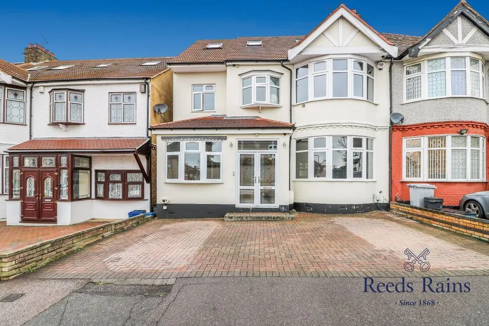 6 bed house for sale — Vista Drive, Ilford, IG4