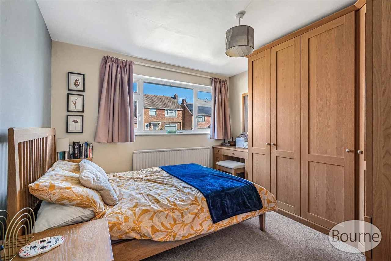 Hermitage Woods Crescent, St. Johns, GU21, photo 9