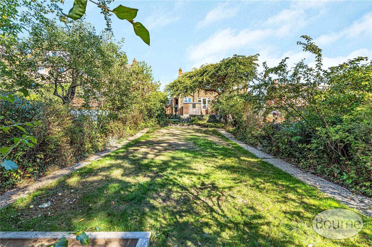 Hermitage Woods Crescent, St. Johns, GU21, photo 14