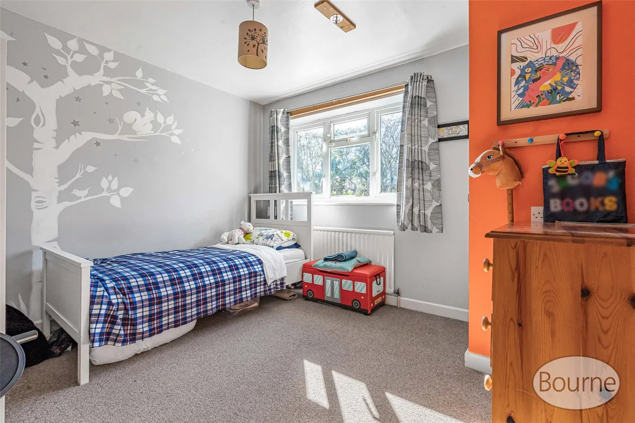 Hermitage Woods Crescent, St. Johns, GU21, photo 10