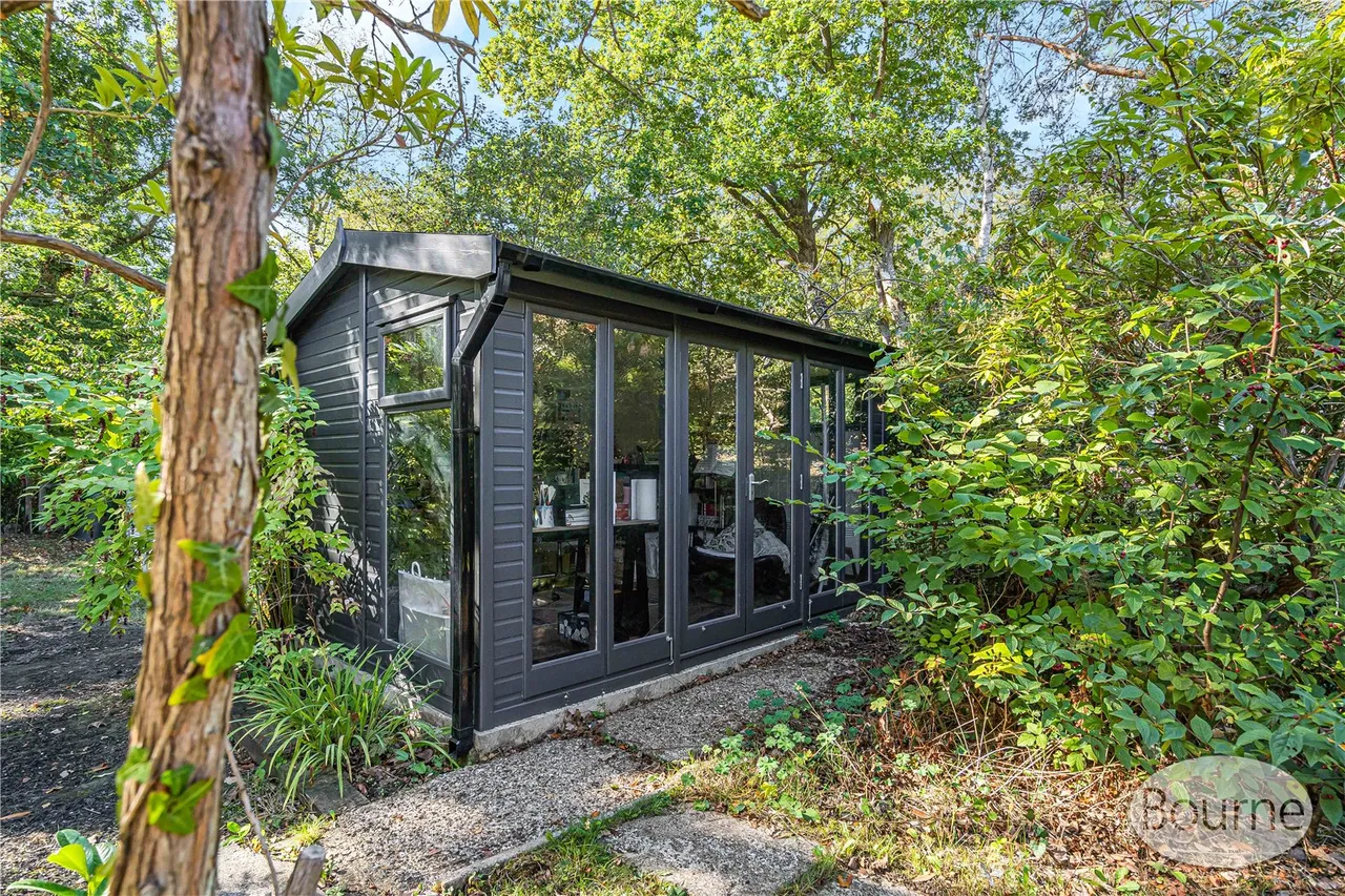 Hermitage Woods Crescent, St. Johns, GU21, photo 15