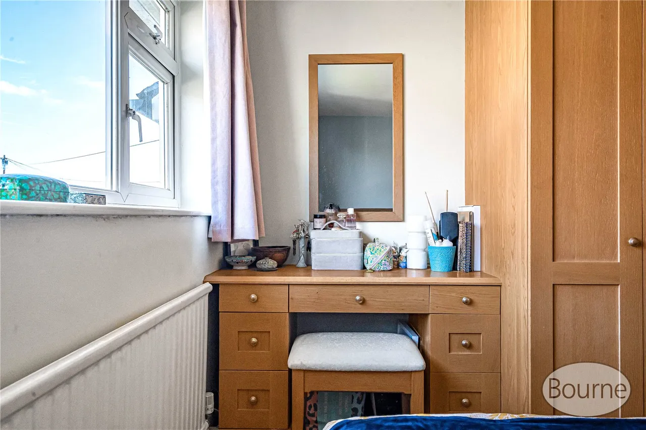 Hermitage Woods Crescent, St. Johns, GU21, photo 12
