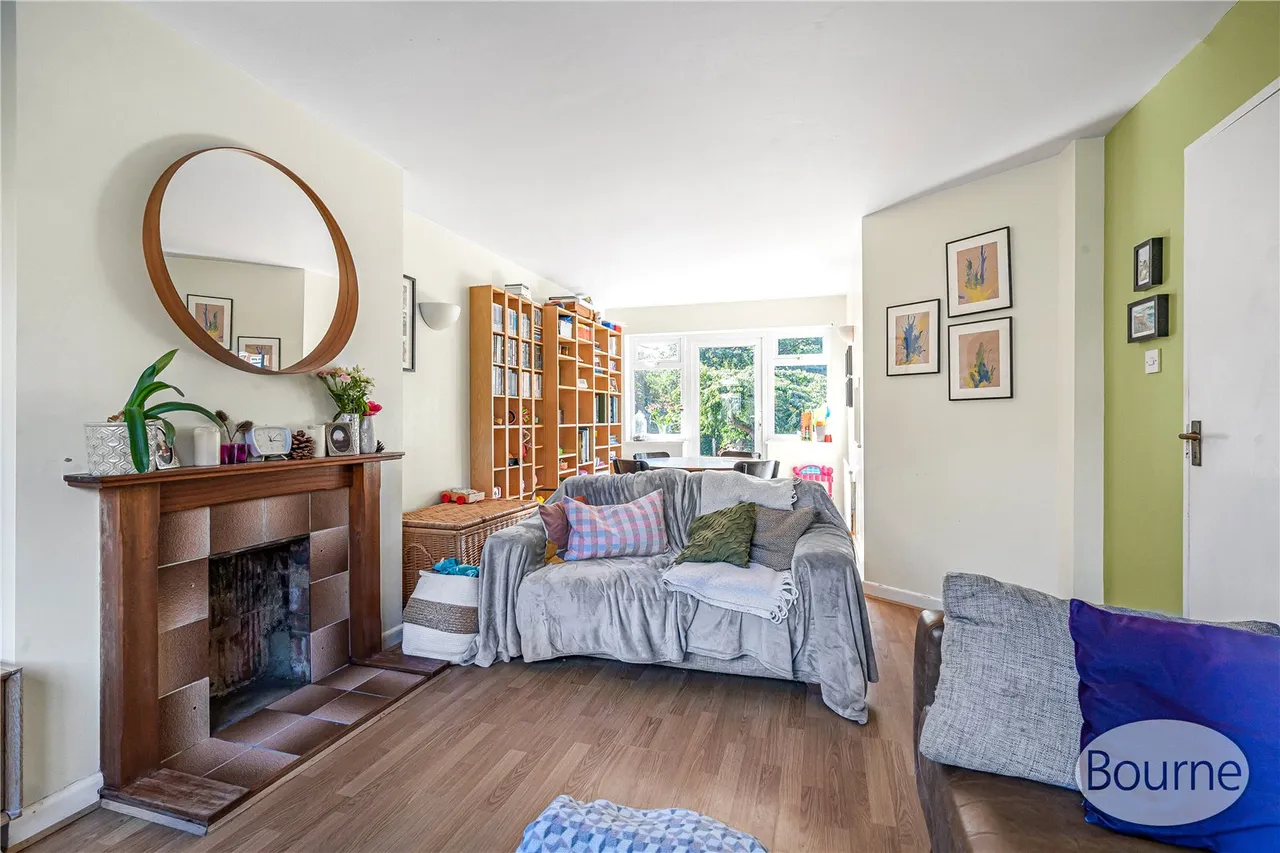 Hermitage Woods Crescent, St. Johns, GU21, photo 4