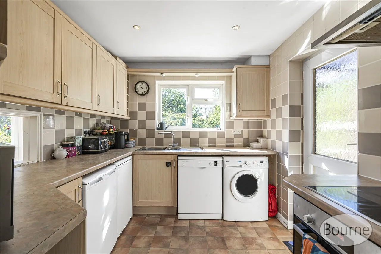 Hermitage Woods Crescent, St. Johns, GU21, photo 8