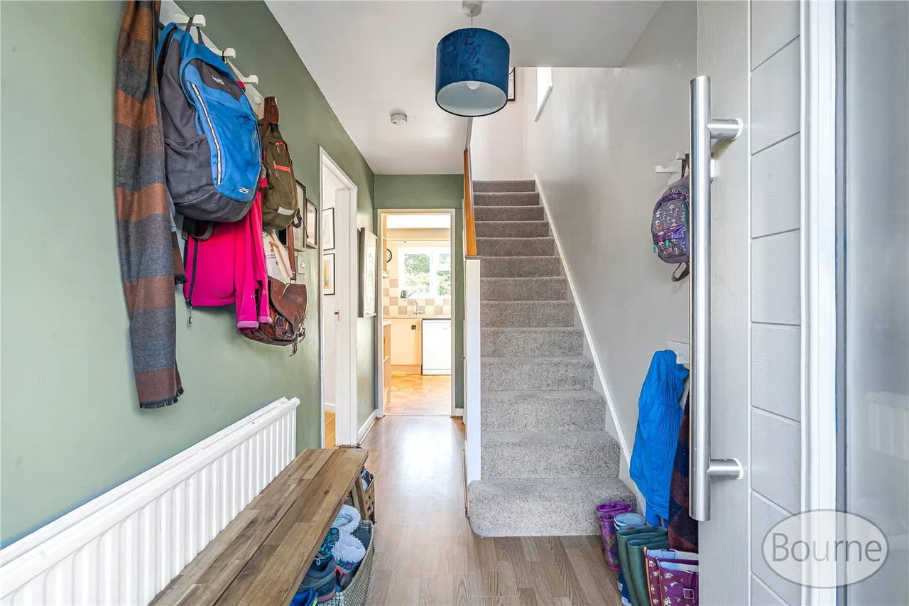 Hermitage Woods Crescent, St. Johns, GU21, photo 6