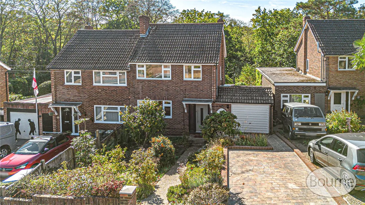 3 bed house for sale, Hermitage Woods Crescent, St. Johns, GU21