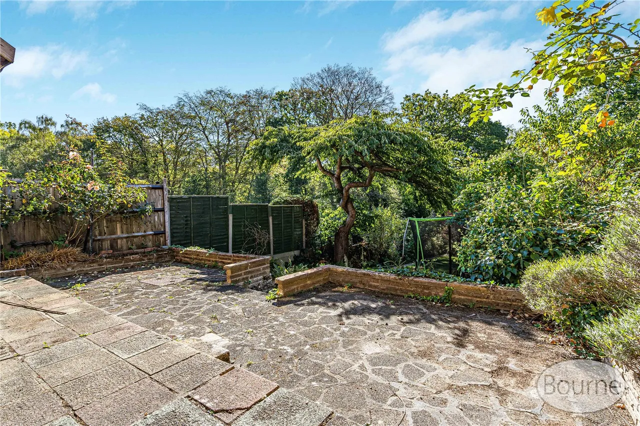 Hermitage Woods Crescent, St. Johns, GU21, photo 18