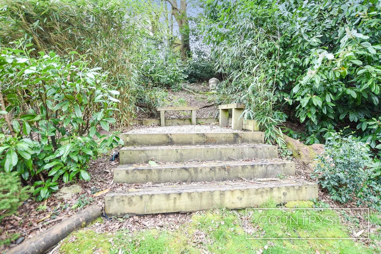 Badger Hall Avenue, Thundersley, photo 20