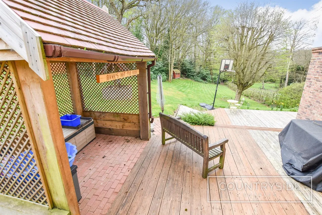 Badger Hall Avenue, Thundersley, photo 19