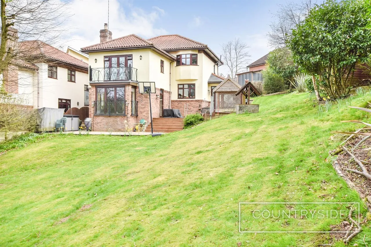 Badger Hall Avenue, Thundersley, photo 23