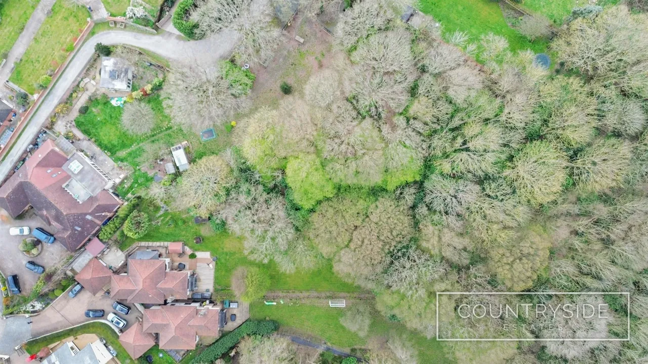 Badger Hall Avenue, Thundersley, photo 2