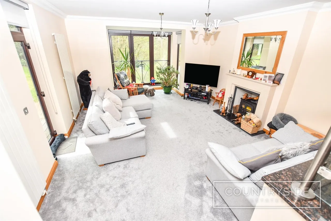 Badger Hall Avenue, Thundersley, photo 5